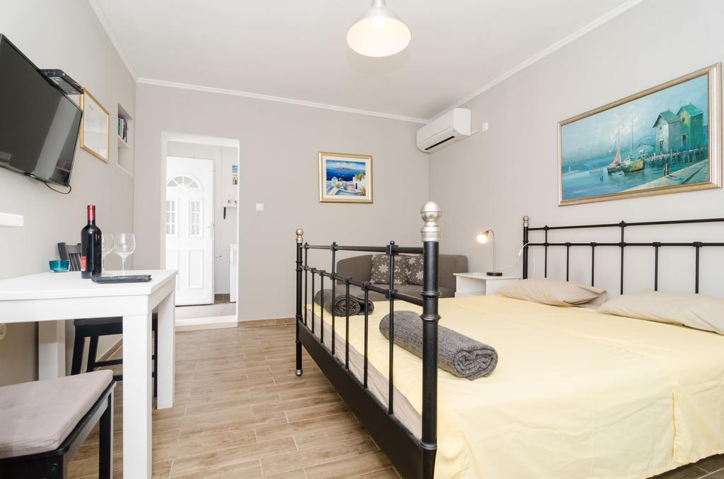 Apartments Porto Della Vita Okuklje Ngoại thất bức ảnh